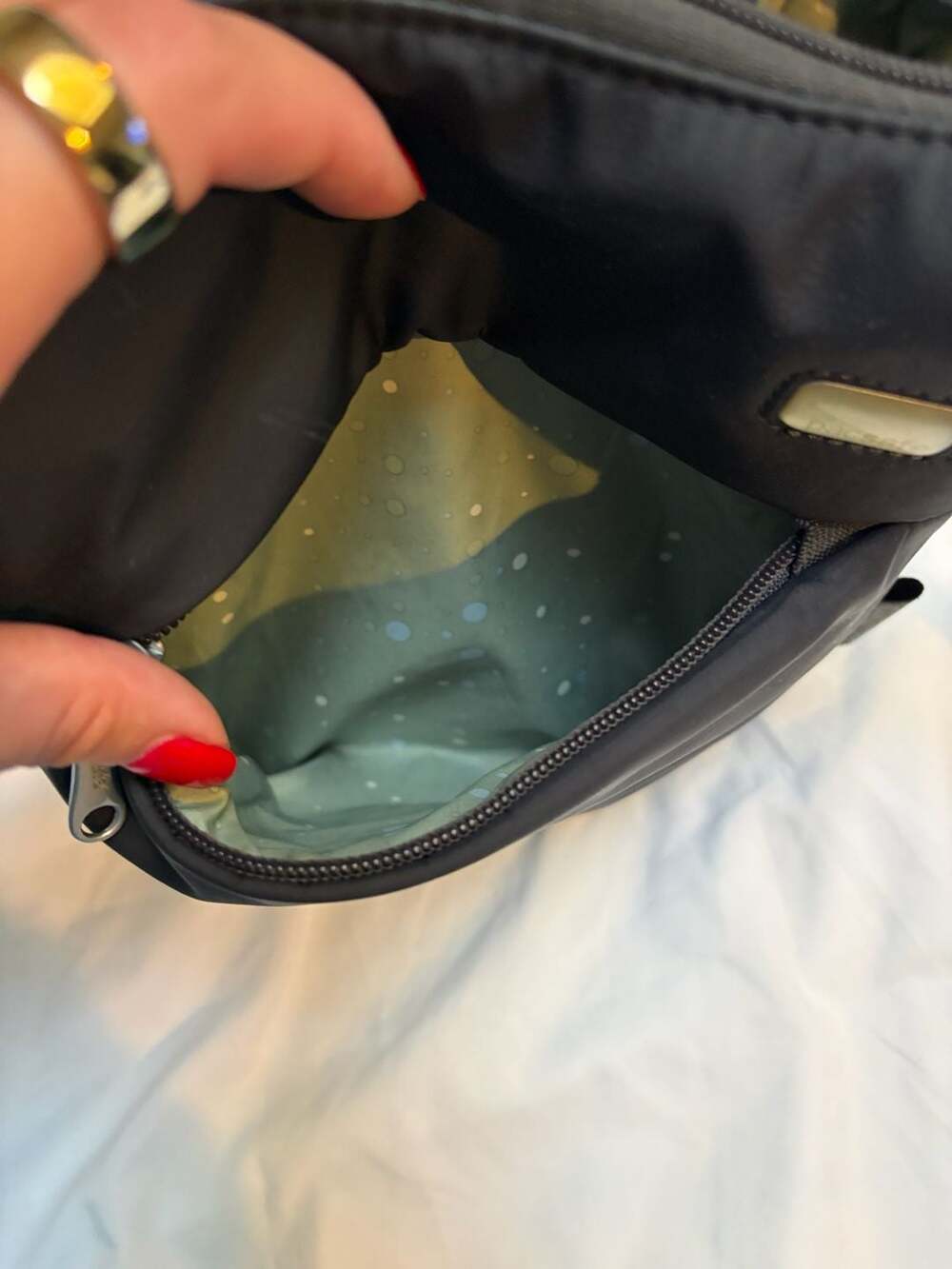 Pacsafe Slingsafe 100 Gii Anti-Theft Shoulder/Crossbody Bag - Picture 5 of 7